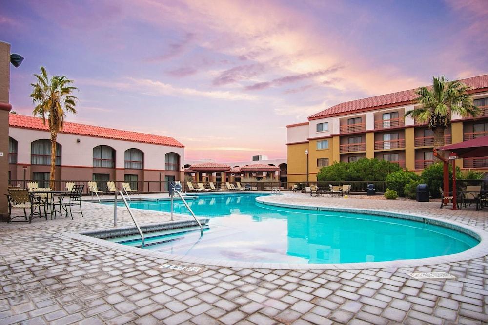 Wyndham Airport And Water Park Hotel El Paso
