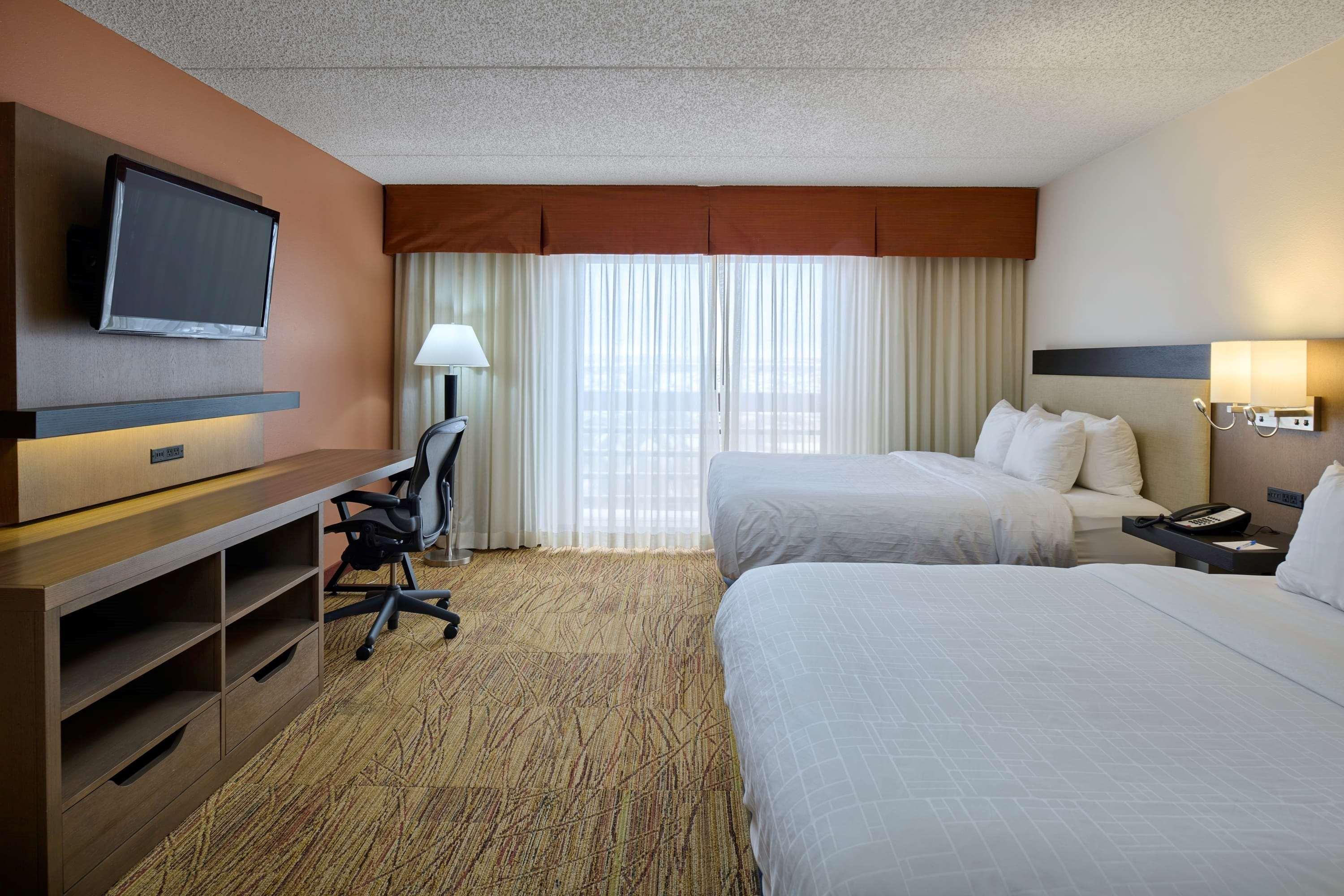 Wyndham Airport And Water Park Hotel El Paso