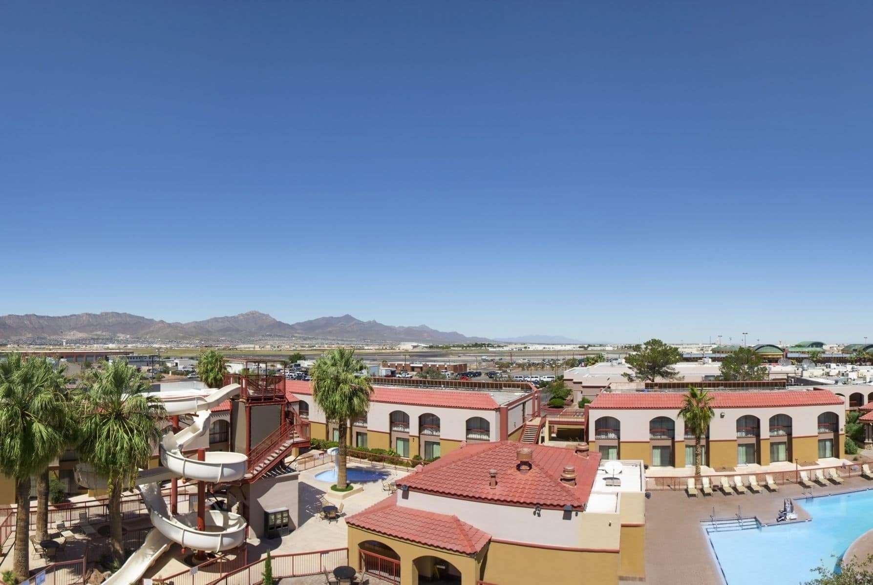 Wyndham Airport And Water Park 3*