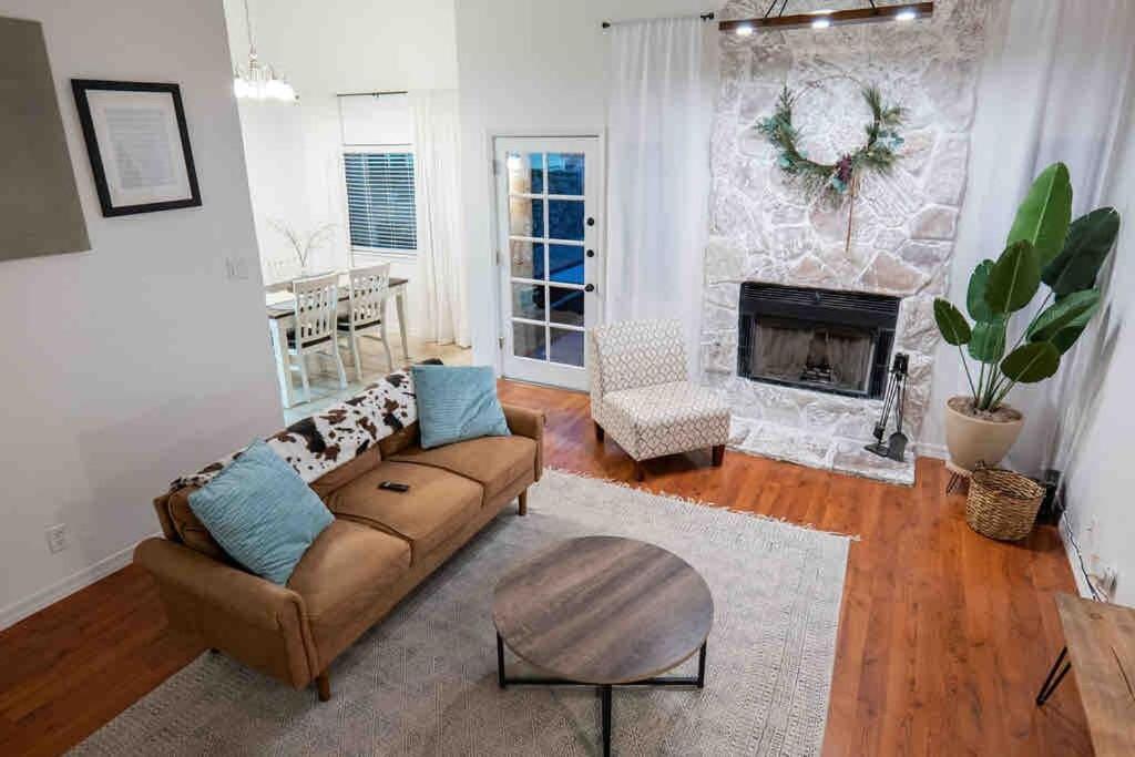 Ferienhaus Ranch Glam Townhome With Indoor Fireplace *