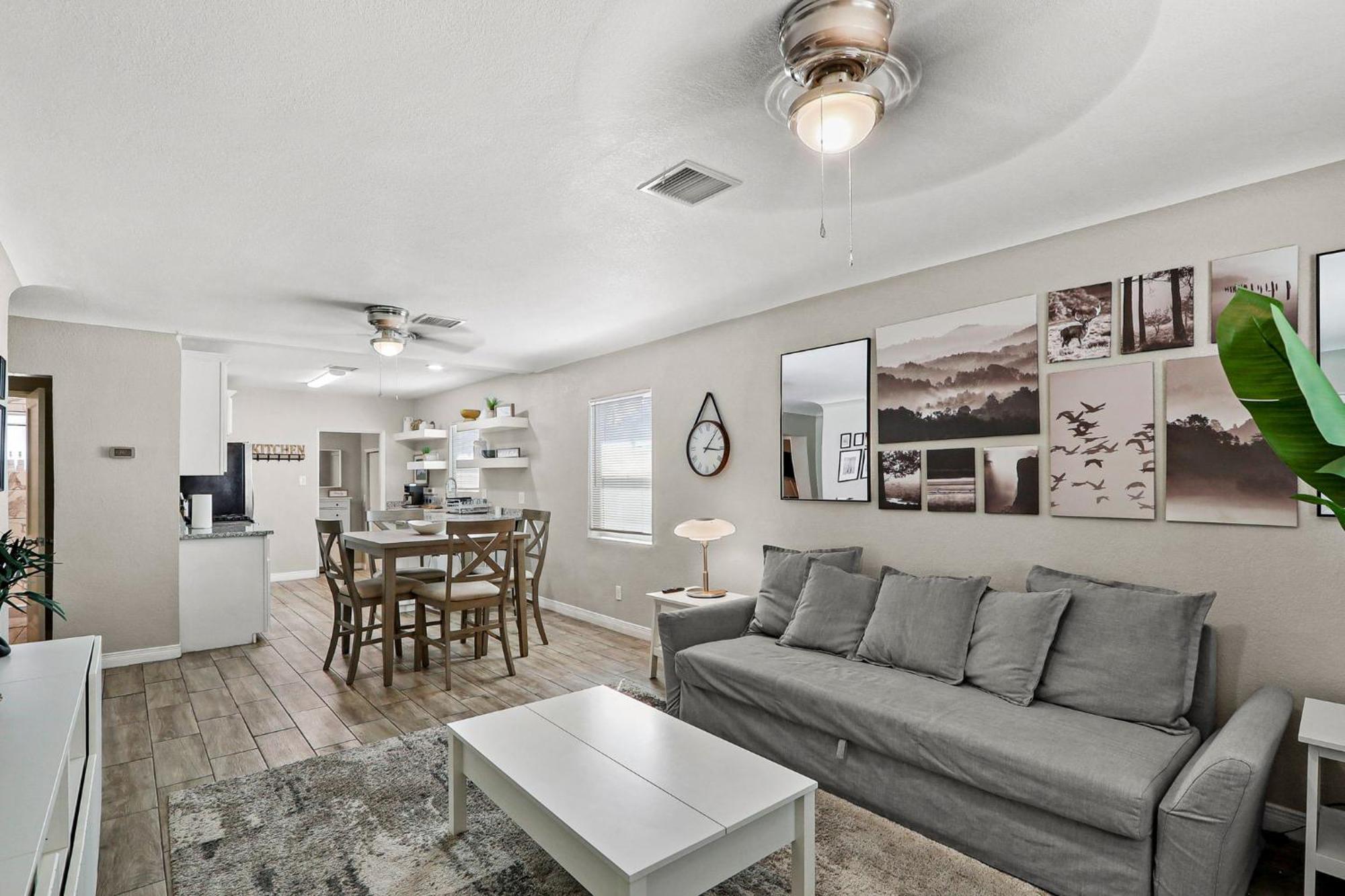 Holiday home Renovated Stay, Parking, Near Dt & Airport