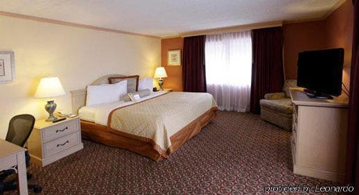 Wyndham Airport And Water Park 3*