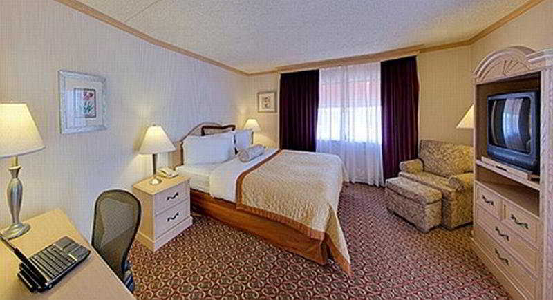 Wyndham Airport And Water Park