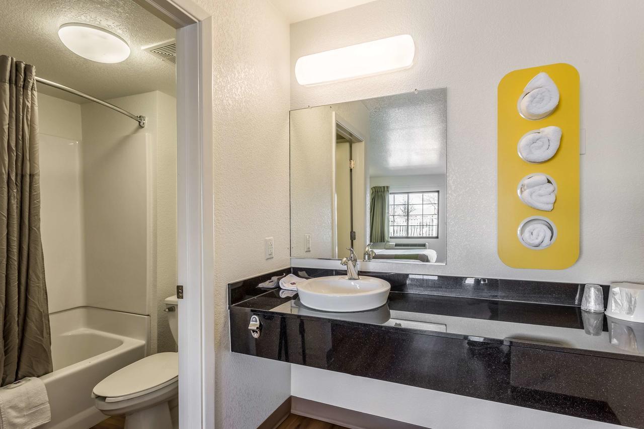 6-el Paso, Tx - East Hotel