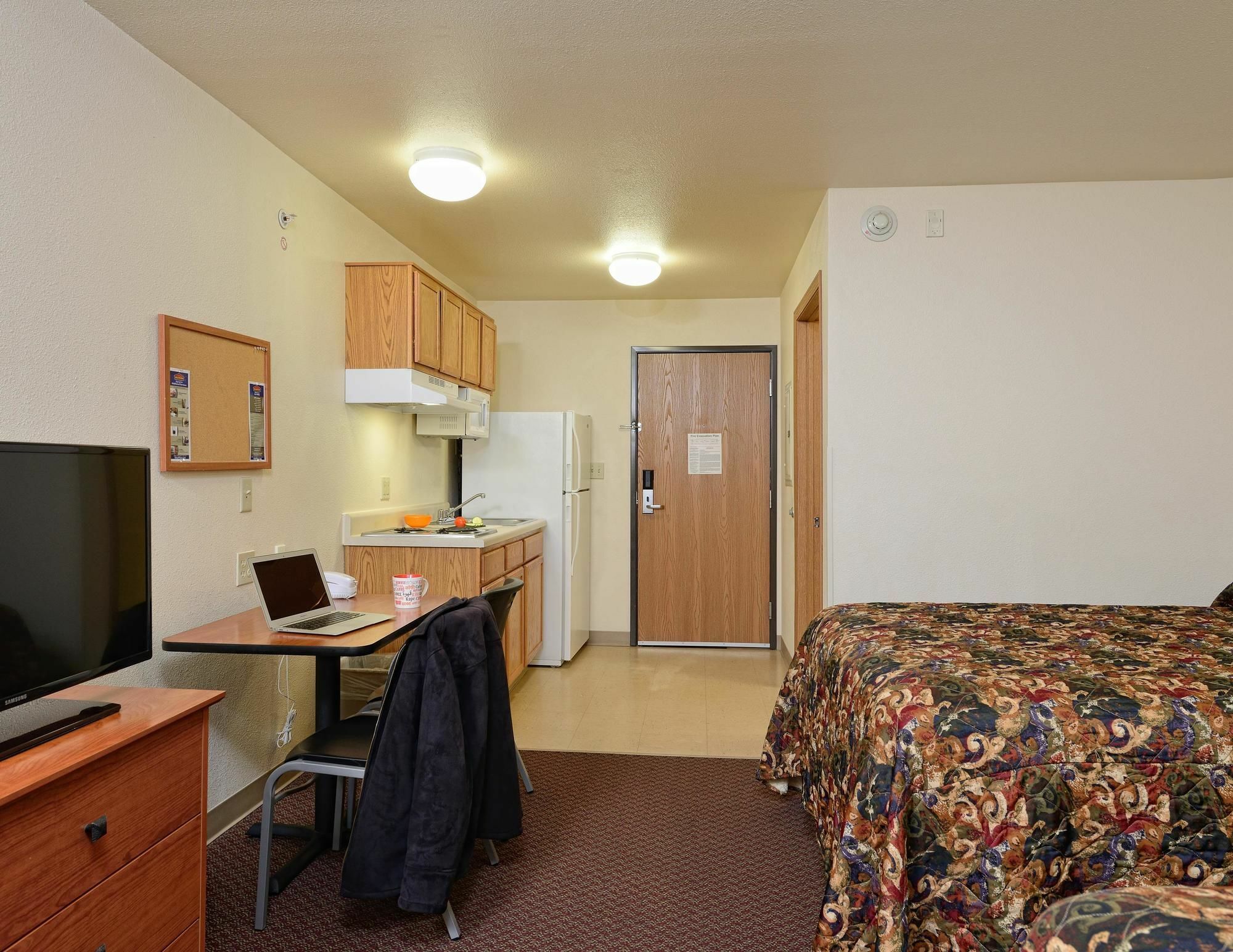 Value Place - Gateway Hotel