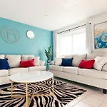 Colorful Relaxation Luxe Family Stay - Extended Stay