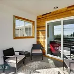 544C) Large 1 Bedroom With King Bed