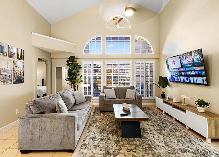 Peaceful West: 4Br Dusk Haven