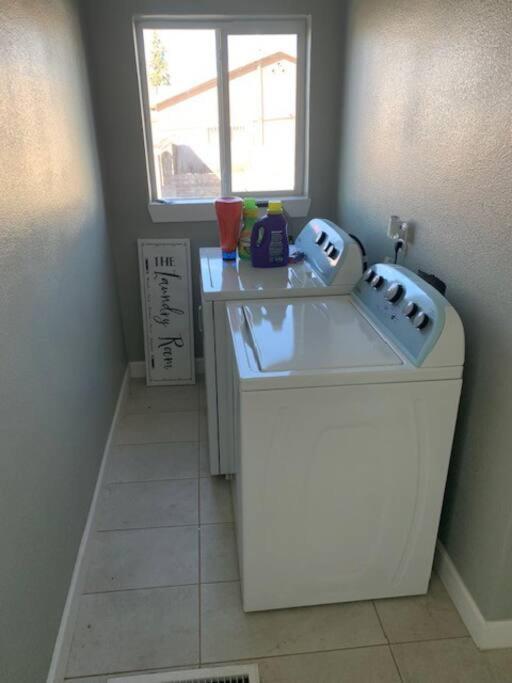 Stylish Basement In - Very Spacious Apartment *