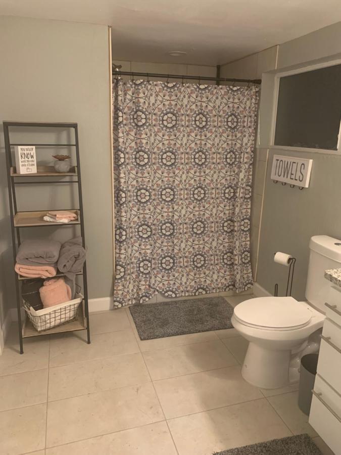 Stylish Basement In - Very Spacious * El Paso