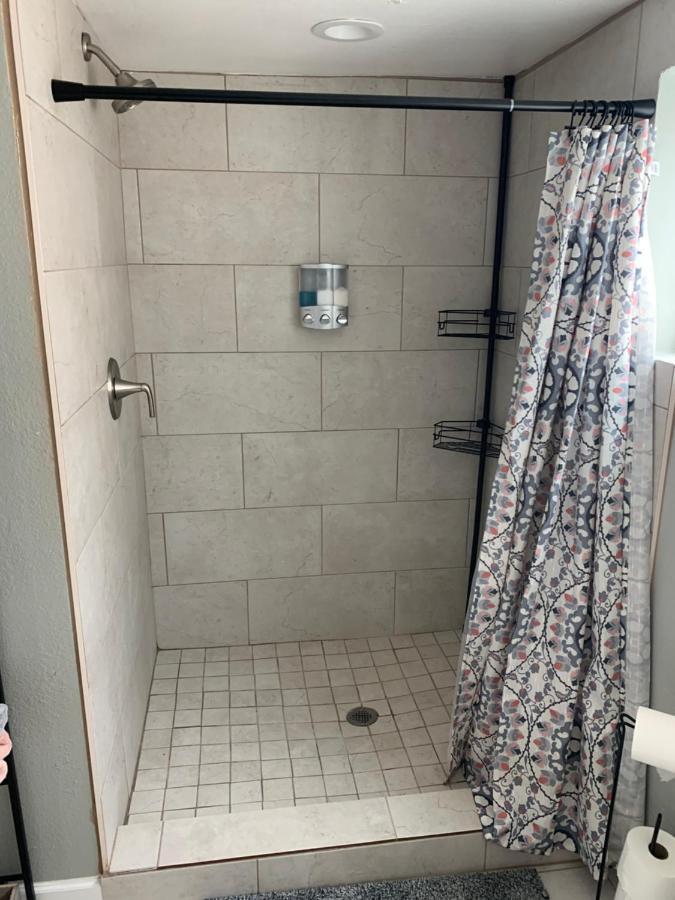 Stylish Basement In - Very Spacious *