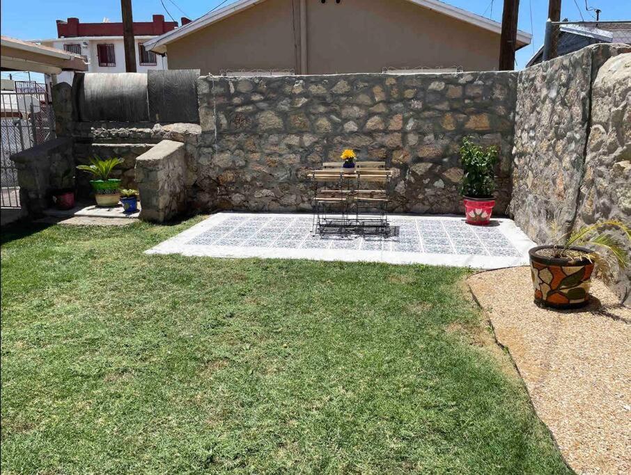 Comfortable With Private Entrance & Private Bathroom * El Paso