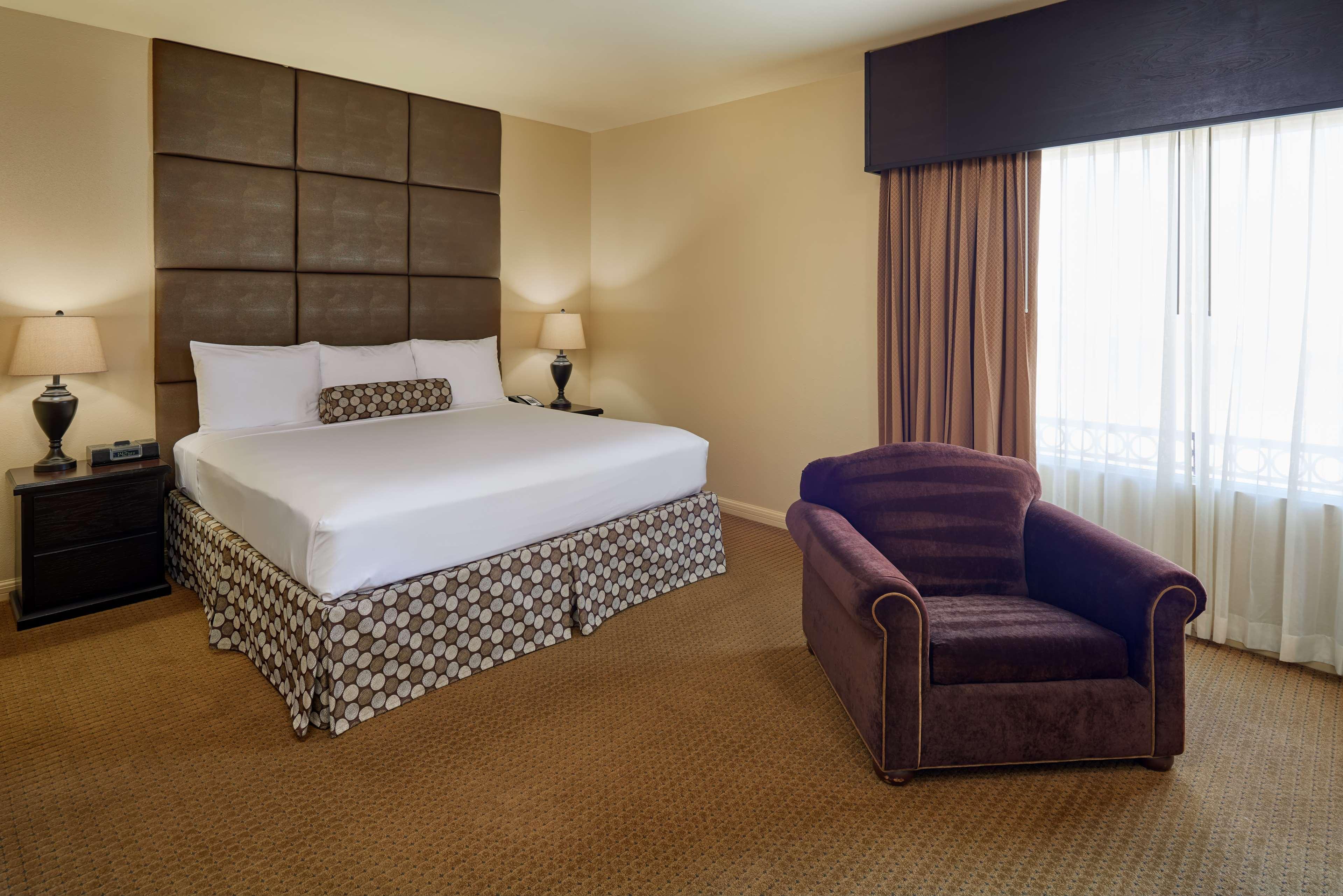 Hotel Radisson Airport 3*