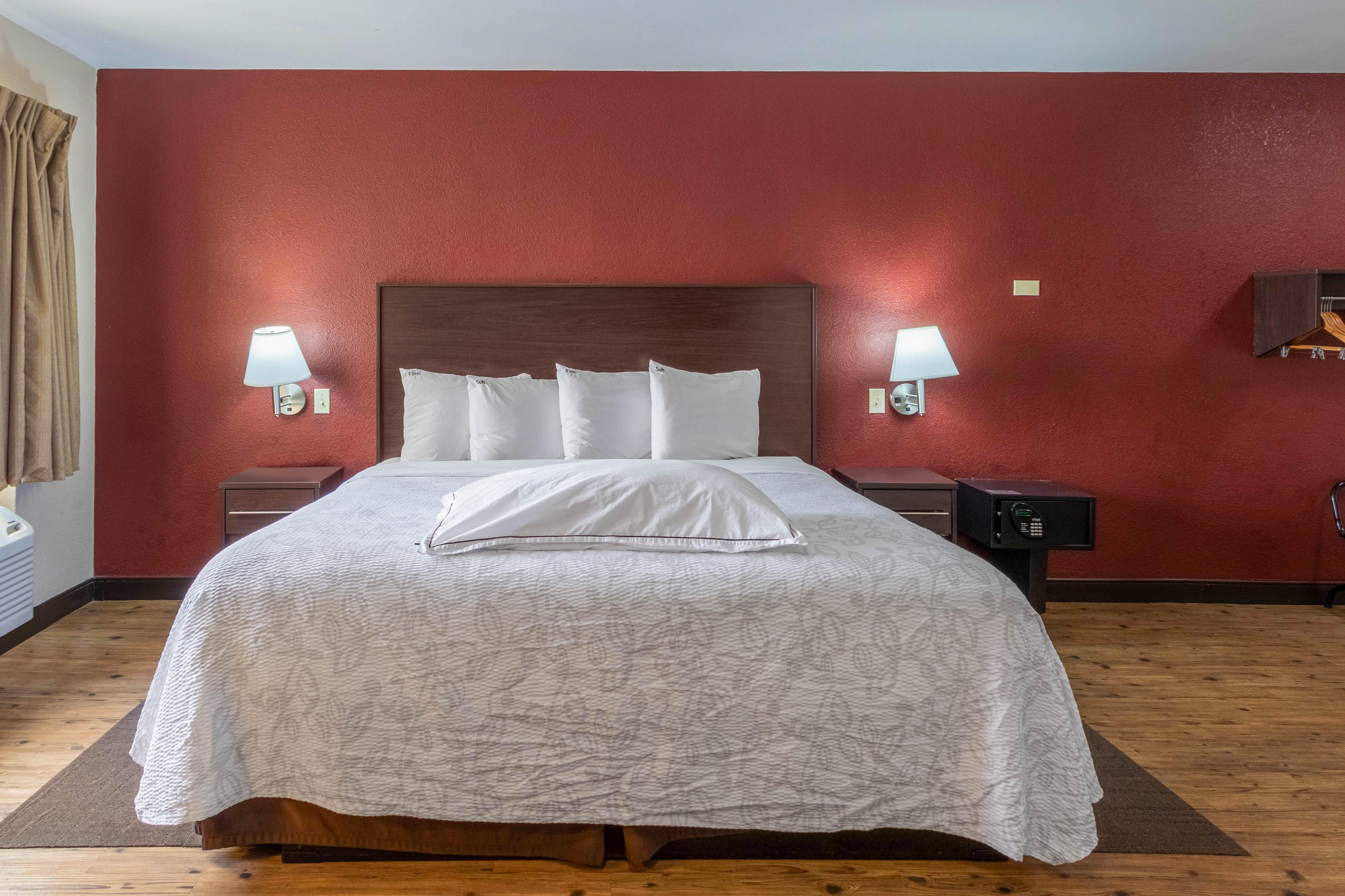 Hotel Red Roof Plus+ East El Paso