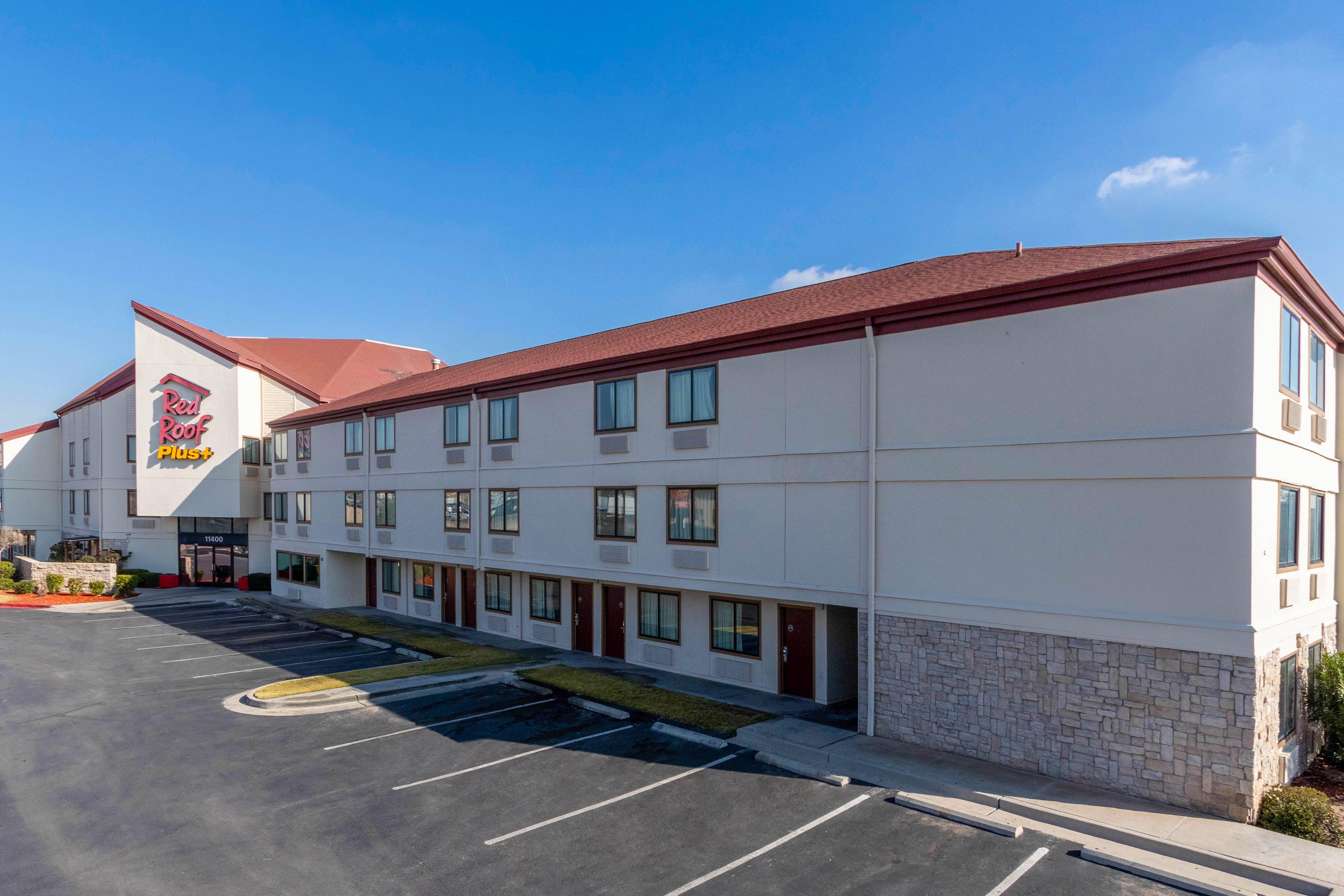 Hotel Red Roof Plus+ East 3*