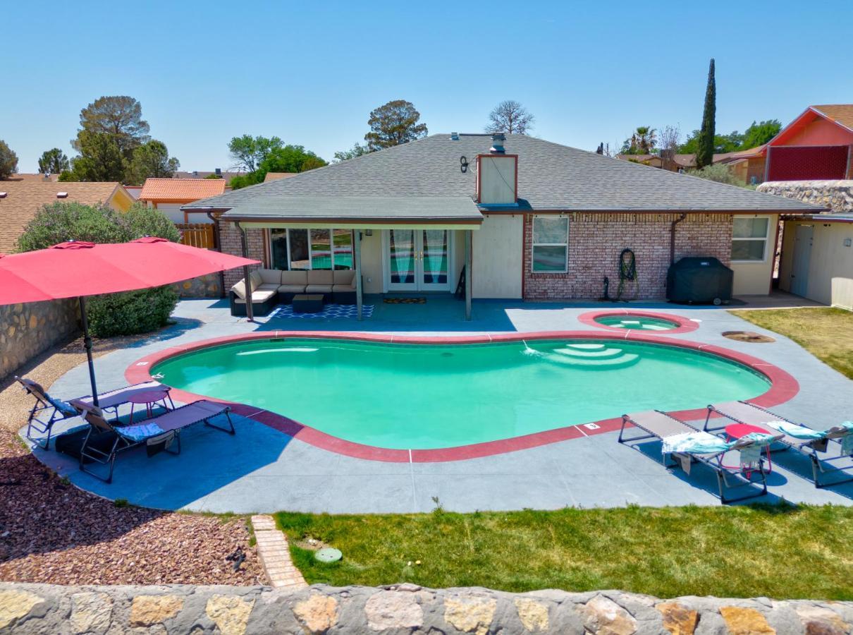 With Mountain View/pool/tub Holiday home El Paso