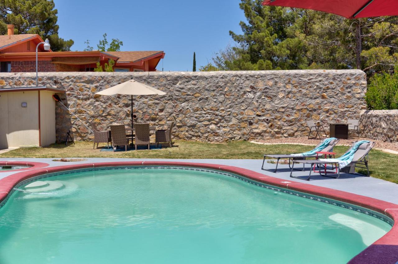 With Mountain View/pool/tub * El Paso