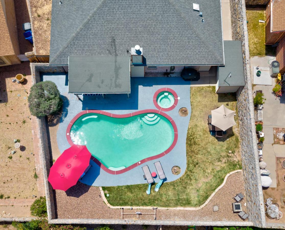 With Mountain View/pool/tub Holiday home