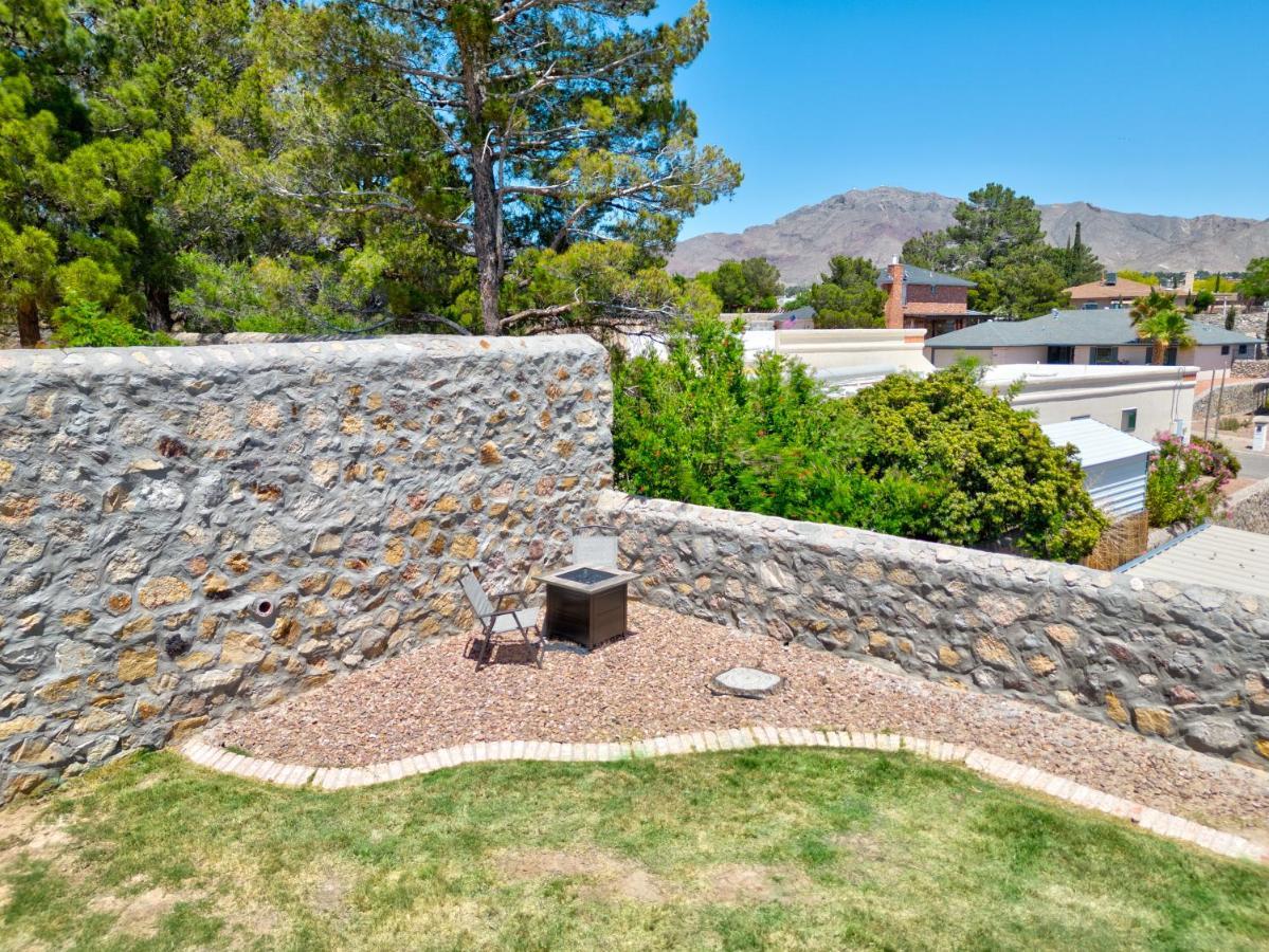 With Mountain View/pool/tub Holiday home *