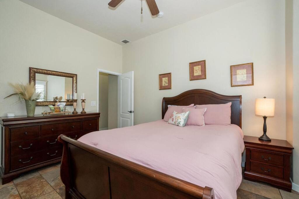4 Bedroom Gorgeous Eastside Holiday home El Paso