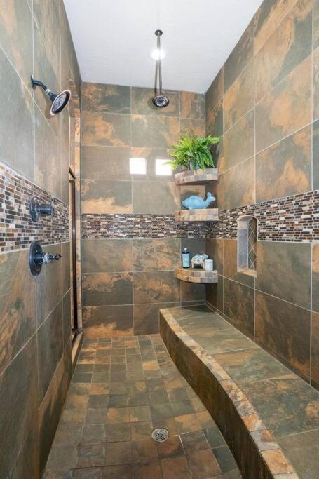 4 Bedroom Gorgeous Eastside Holiday home El Paso