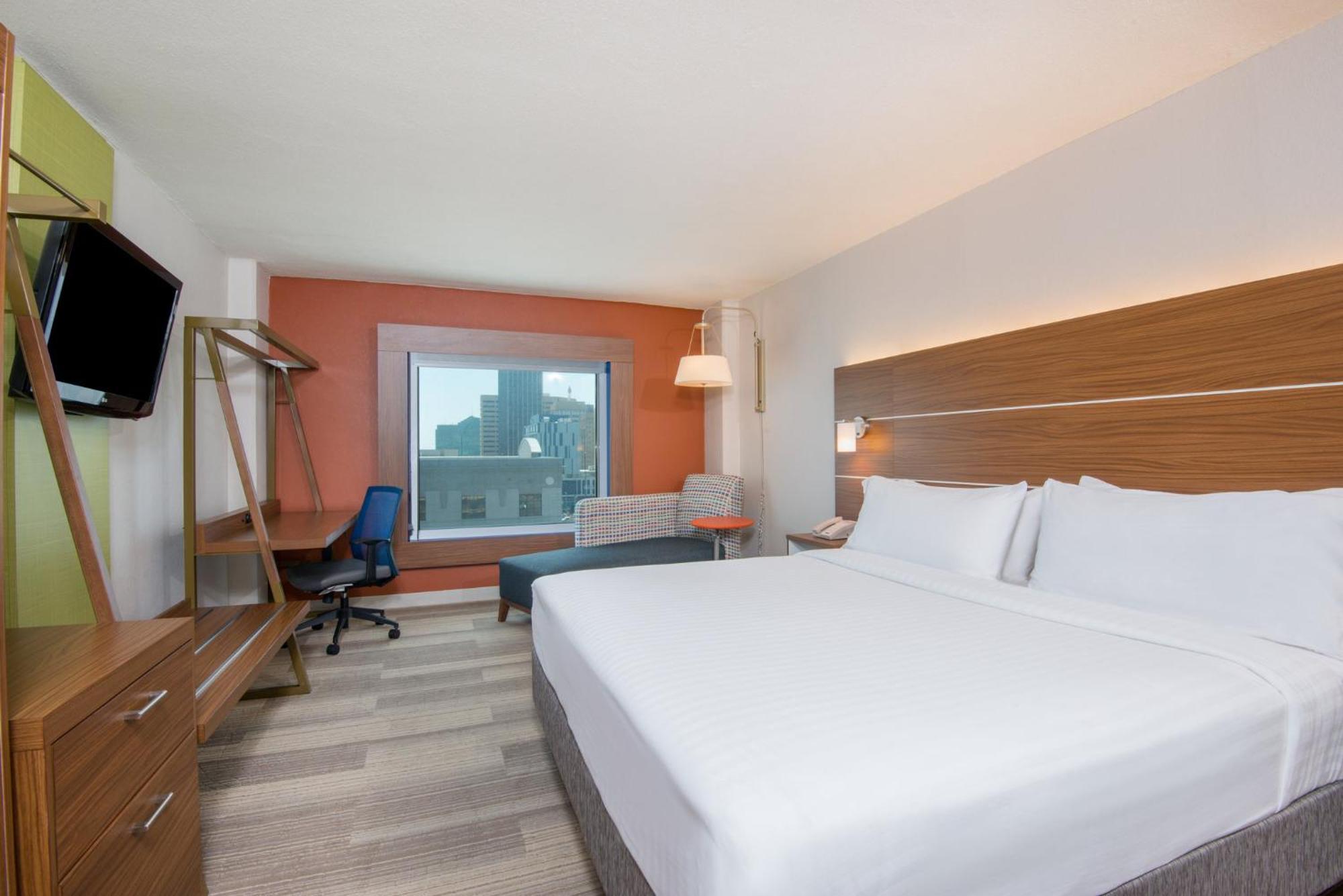 Express El Paso-central By Ihg Hotel 2*