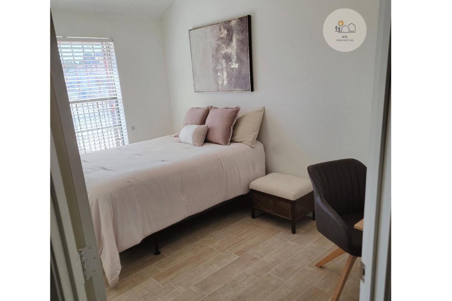 Spacious Family Friendly House 10 Min To Zaragoza Ferienhaus