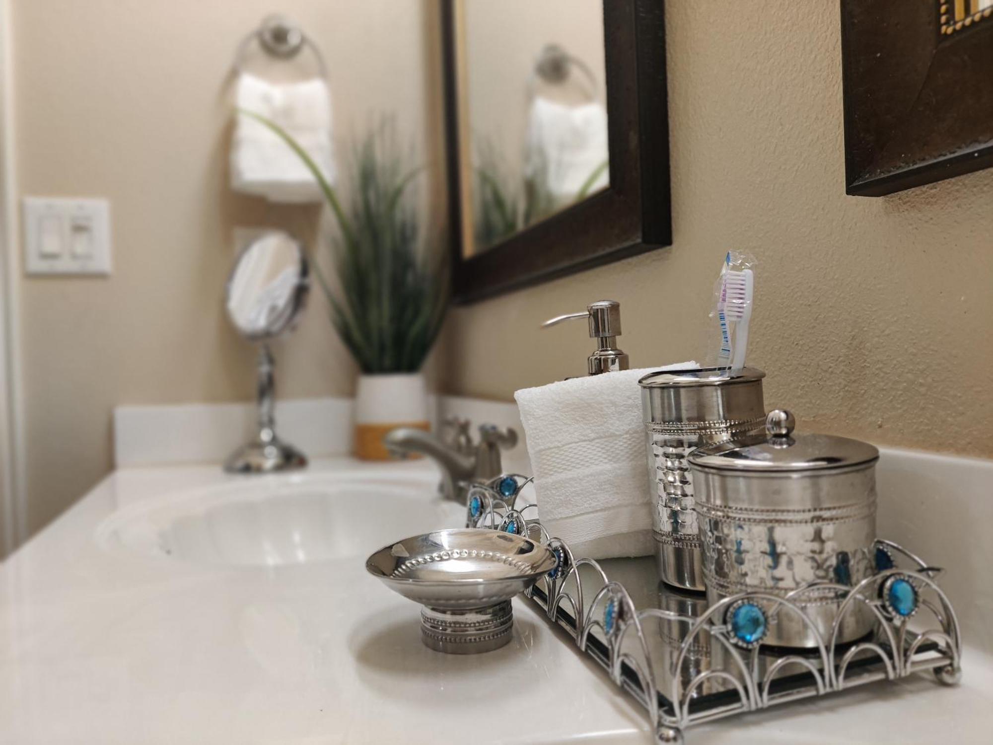 Wonderful, Plush & Luxurious 3 Bed * El Paso