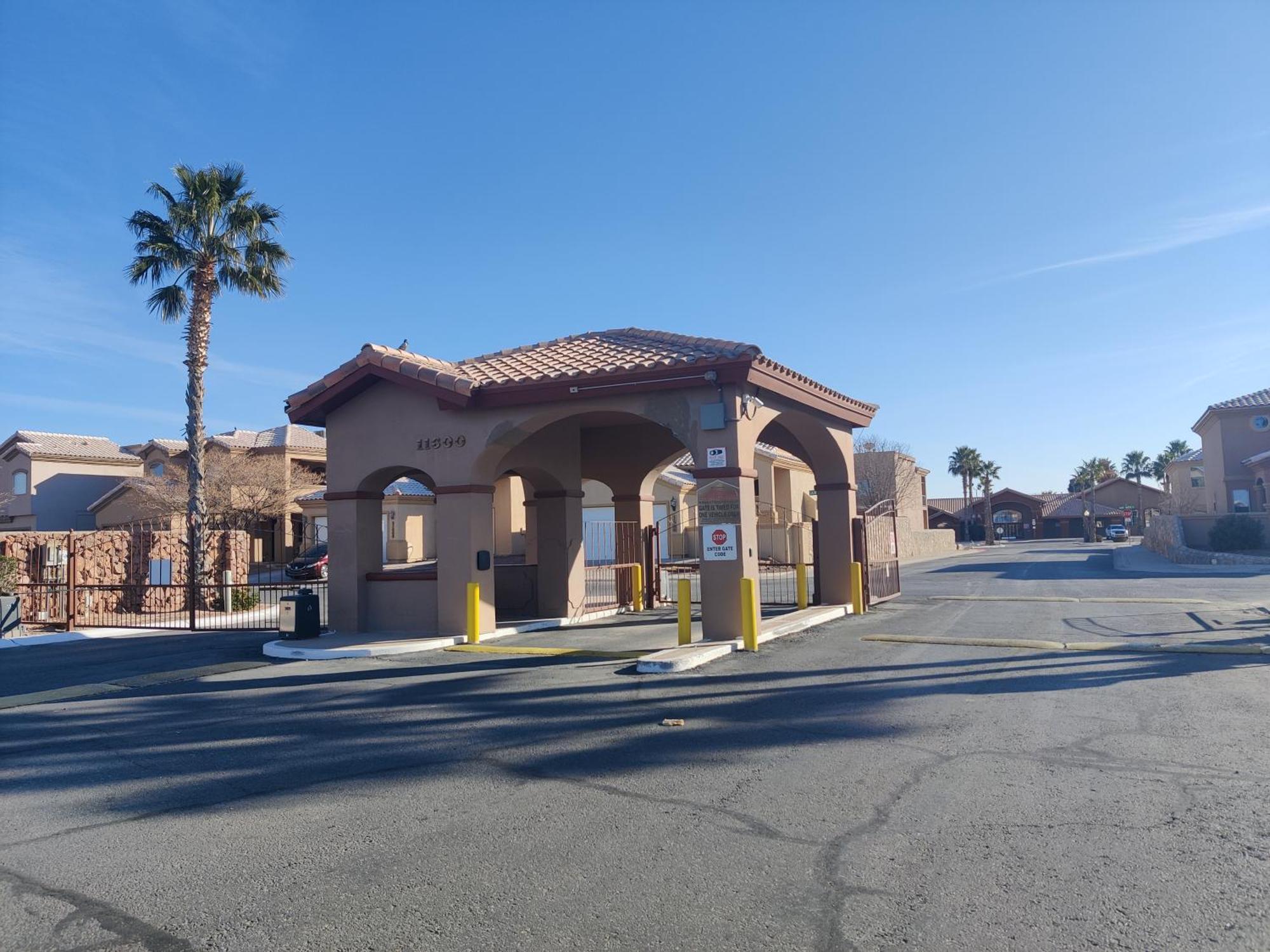 Wonderful, Plush & Luxurious 3 Bed * El Paso