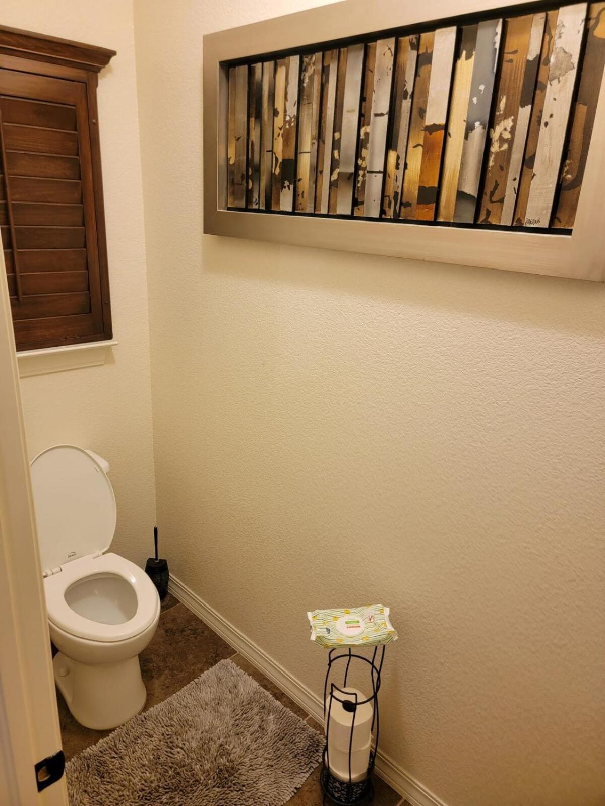 Charming Near Hwy 375 Holiday home *