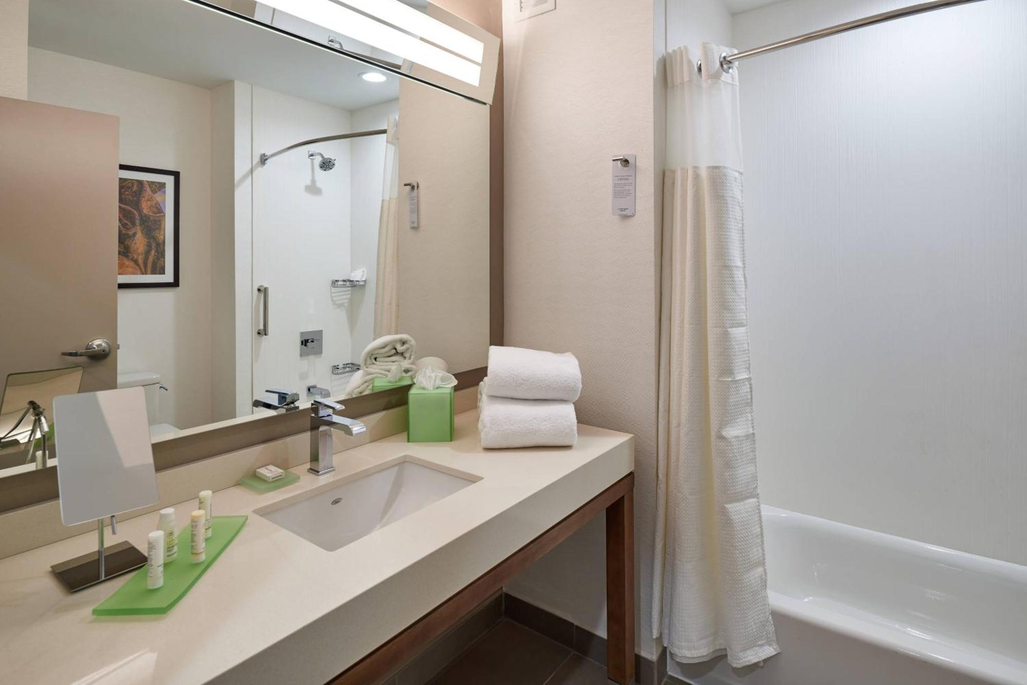 Courtyard By Marriott Downtown/convention Center