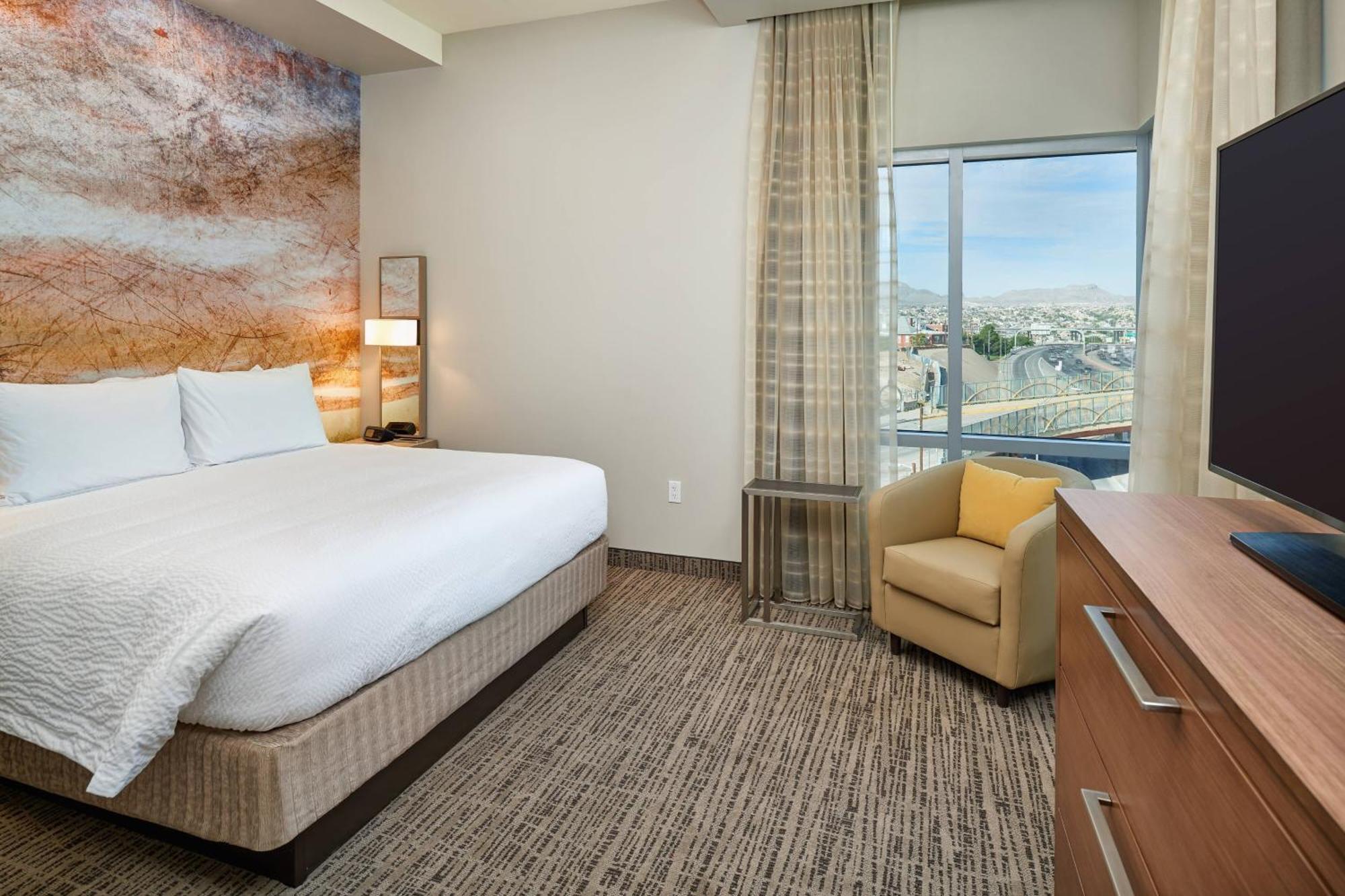 Courtyard By Marriott Downtown/convention Center