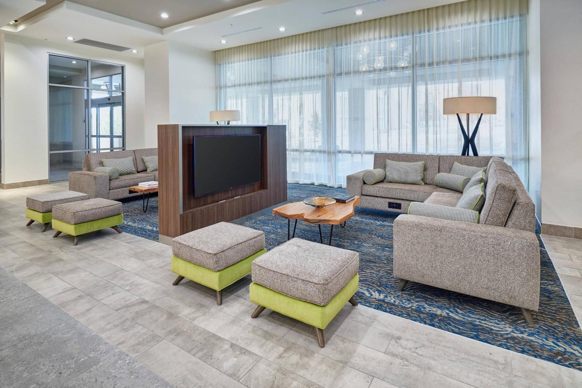 Courtyard By Marriott Downtown/convention Center Hotel