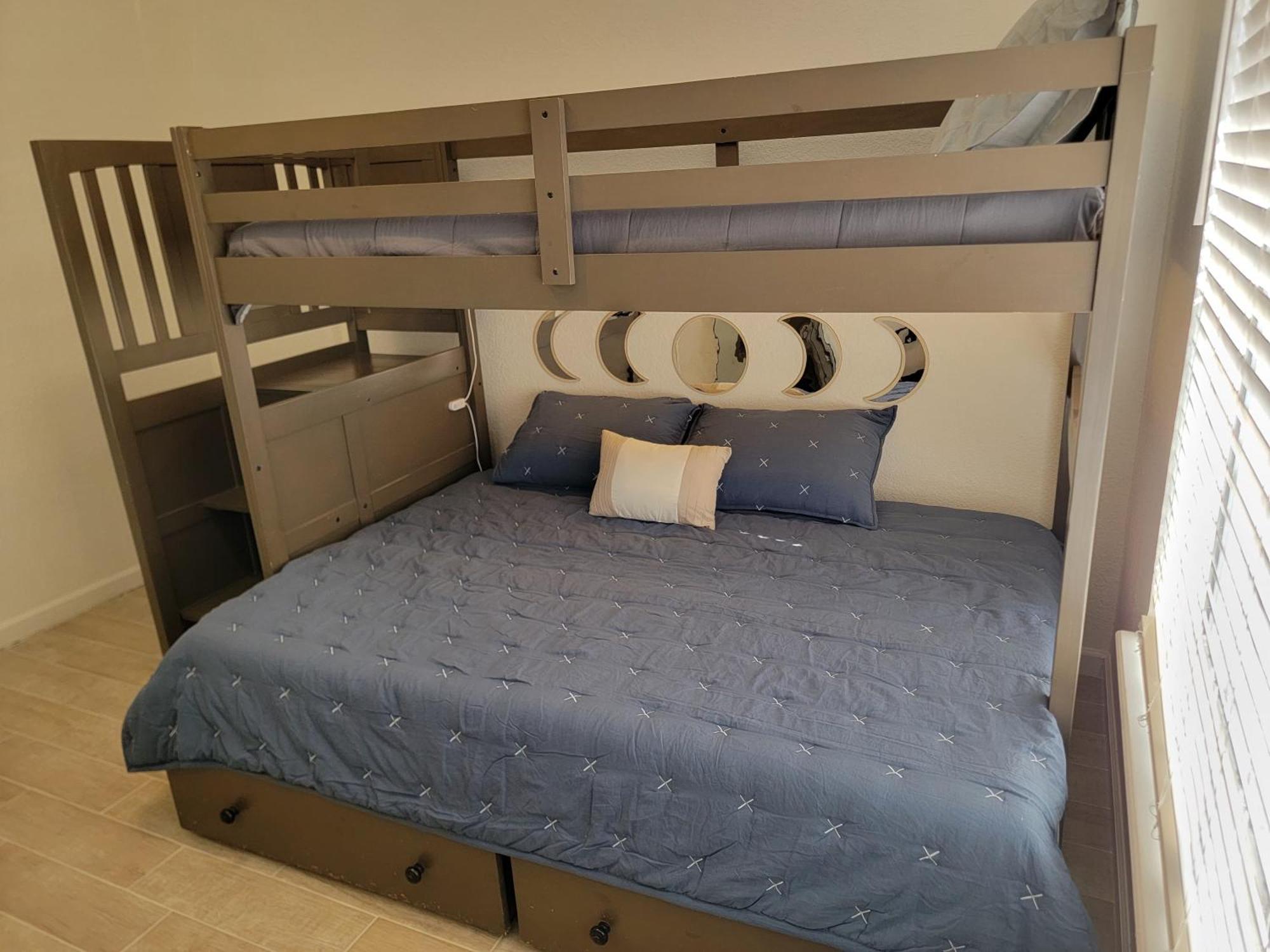 Spacious Family Friendly House 10 Min To Zaragoza
