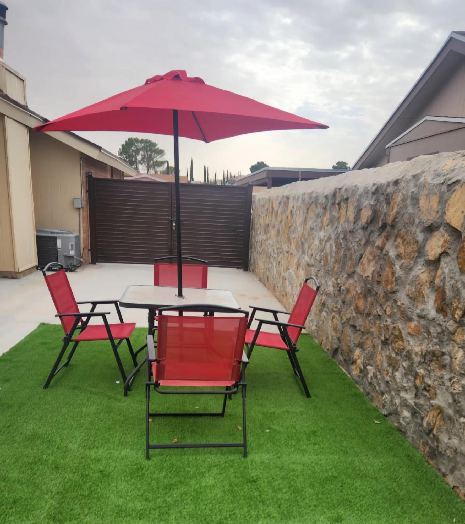 Ferienhaus Spacious Family Friendly House 10 Min To Zaragoza