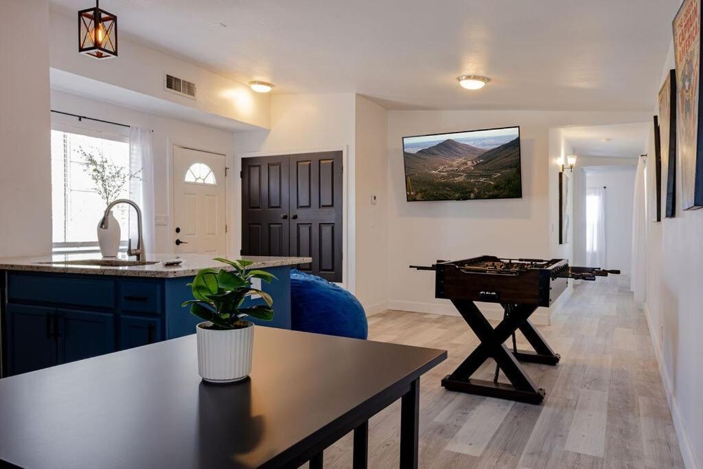 West Ep Poolside Mountain Views Apartment El Paso