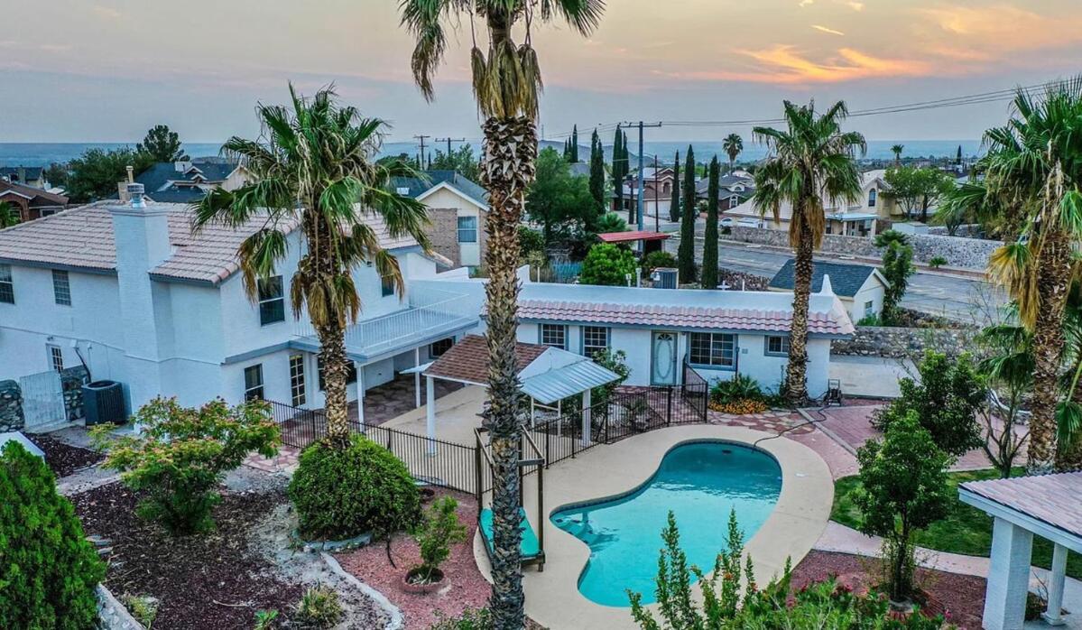 West Ep Poolside Mountain Views Apartment