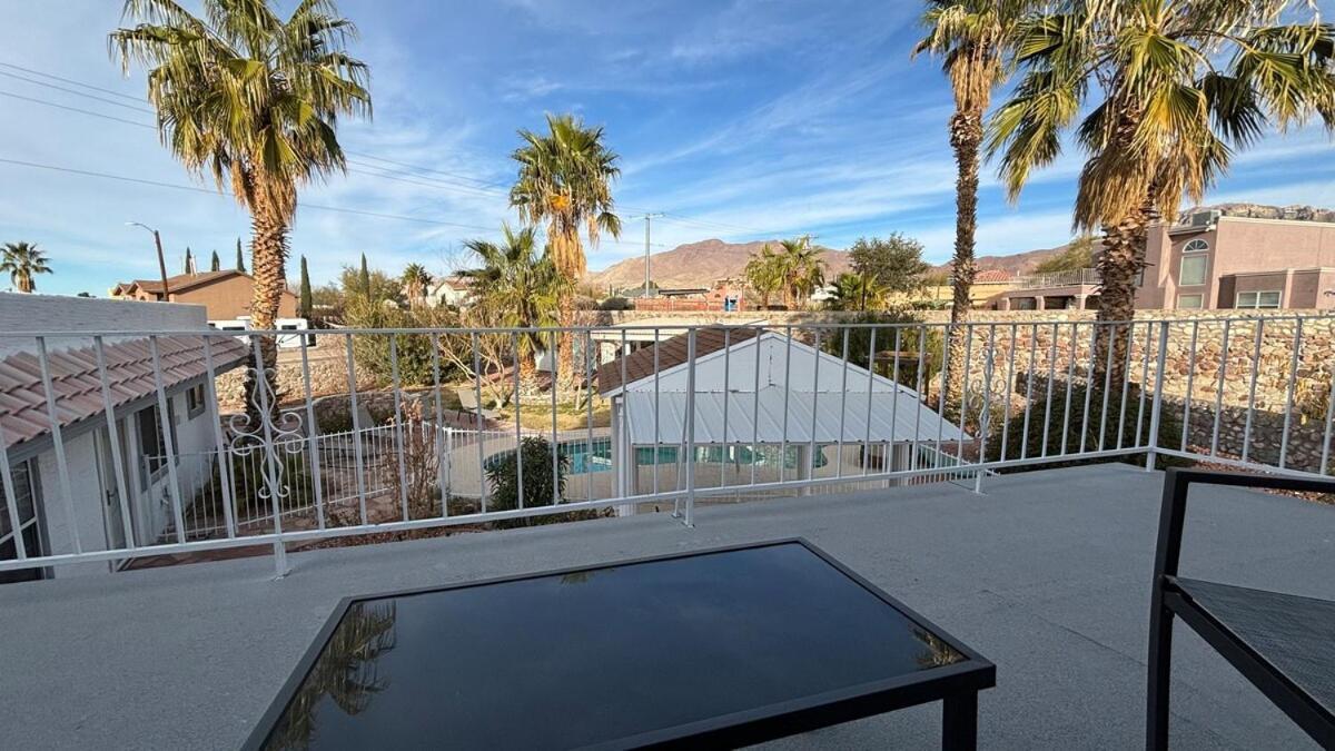 West Ep Poolside Mountain Views *