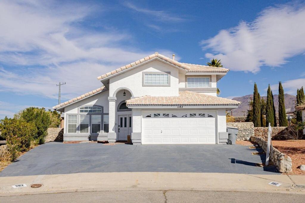 West Ep Poolside Mountain Views El Paso