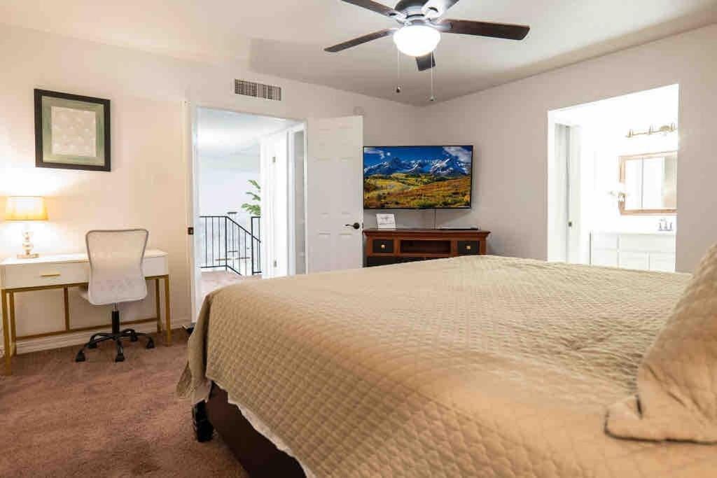 Ranch Glam Townhome With Indoor Fireplace Holiday home El Paso