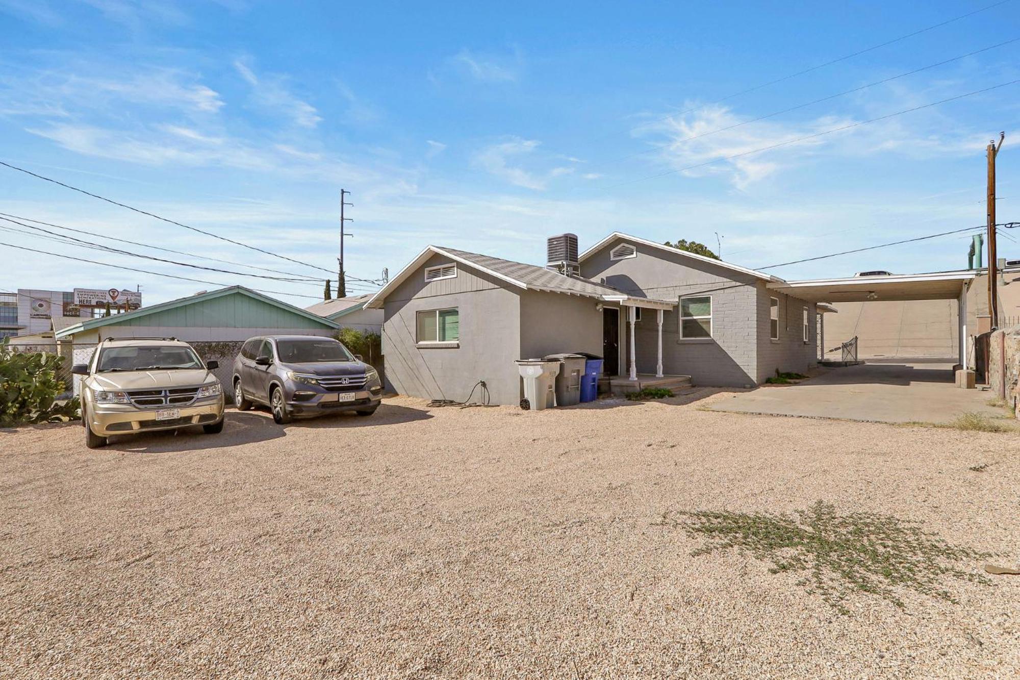 Renovated Stay, Parking, Near Dt & Airport Casa de férias El Paso