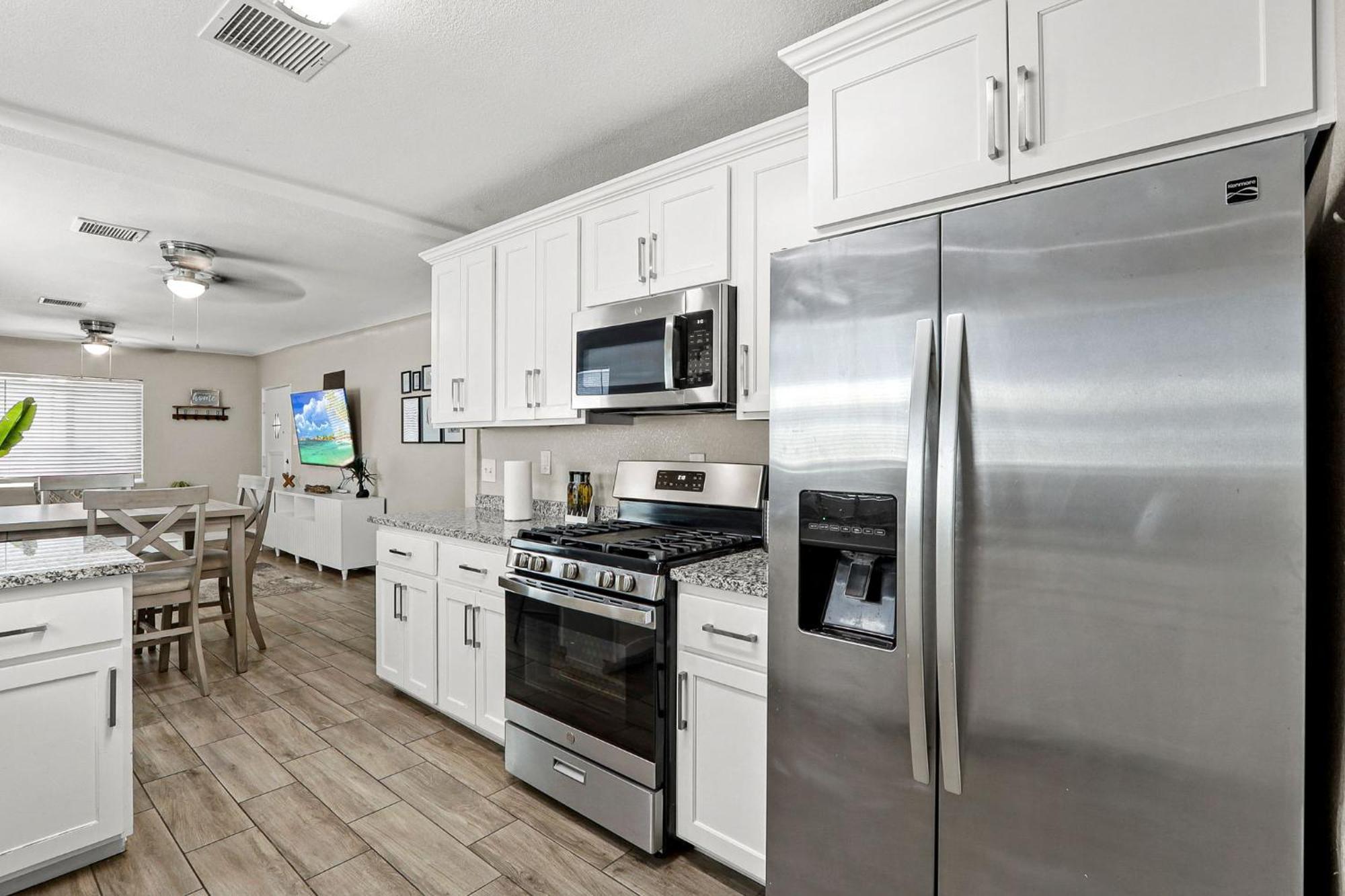 Renovated Stay, Parking, Near Dt & Airport Casa de férias *