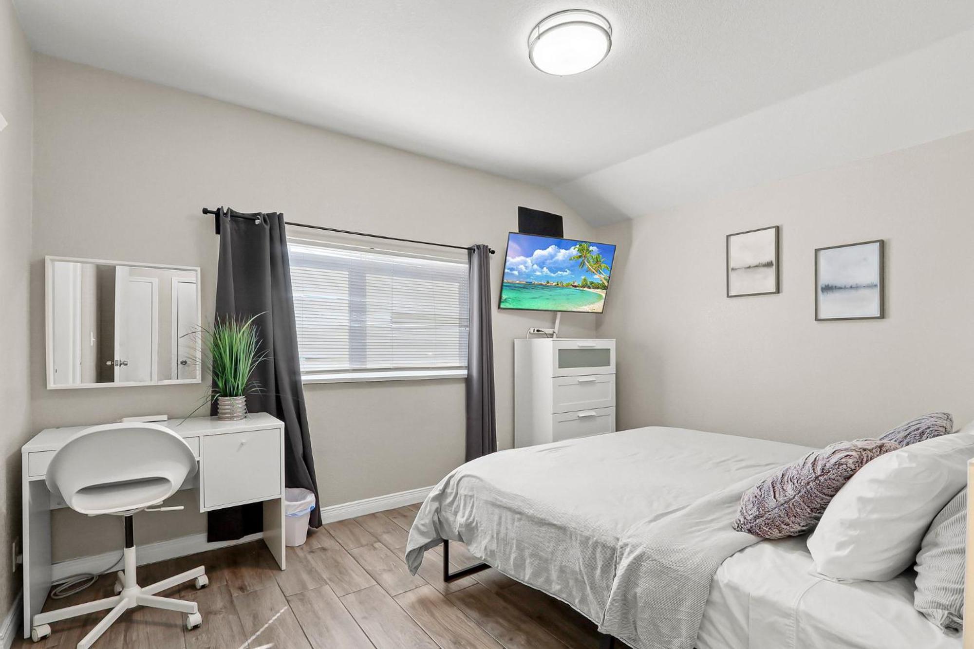 Renovated Stay, Parking, Near Dt & Airport Casa de férias