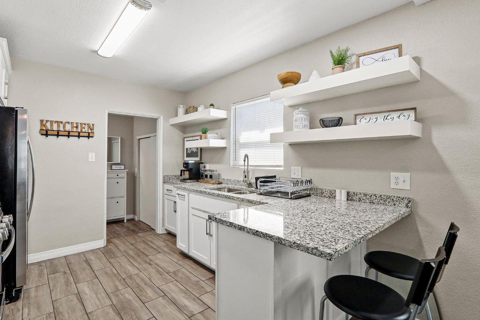 Renovated Stay, Parking, Near Dt & Airport Casa de férias