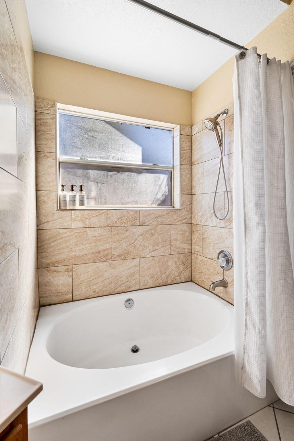 Peaceful West: 4br Dusk Haven Holiday home *