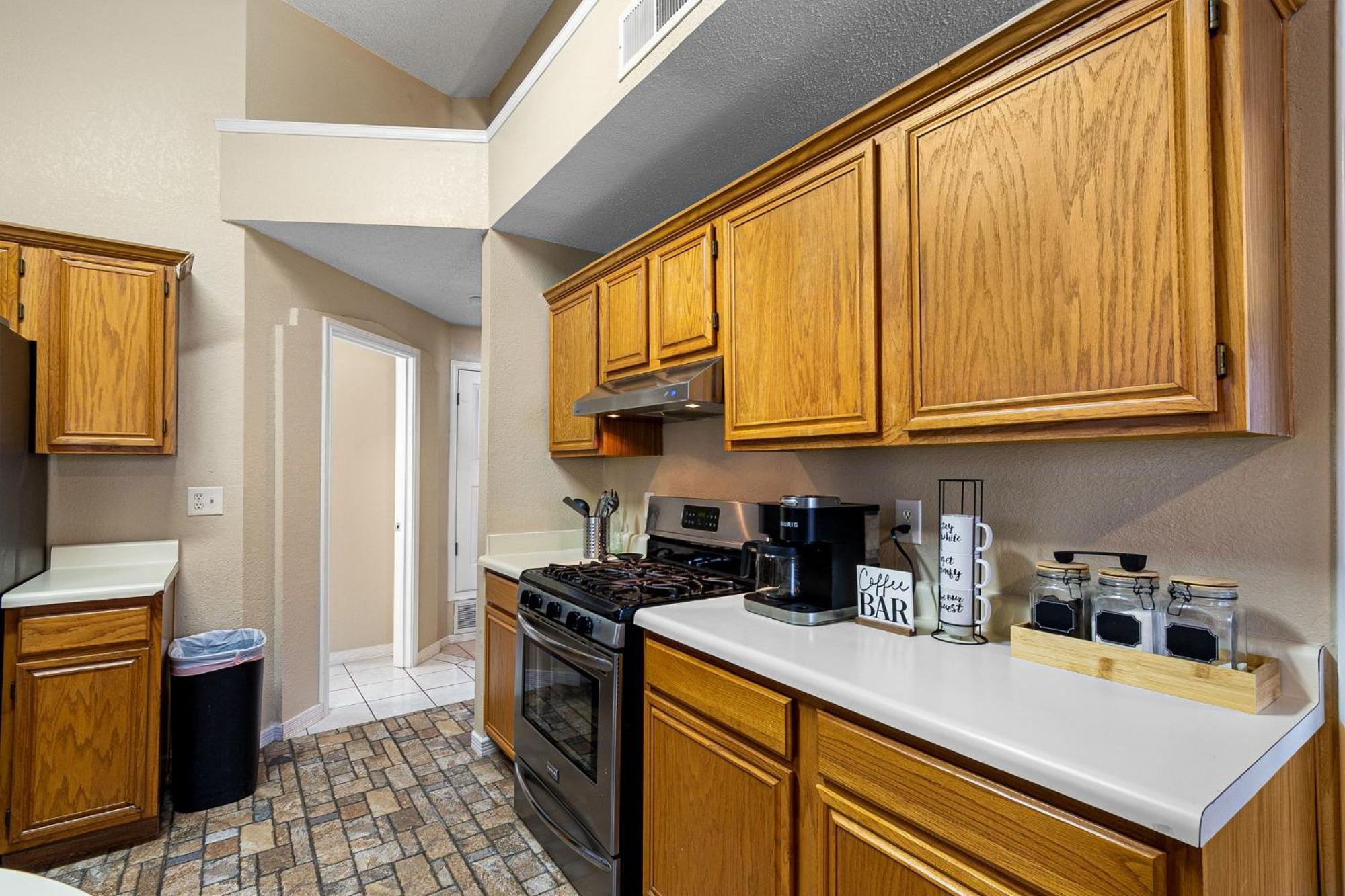 Peaceful West: 4br Dusk Haven *