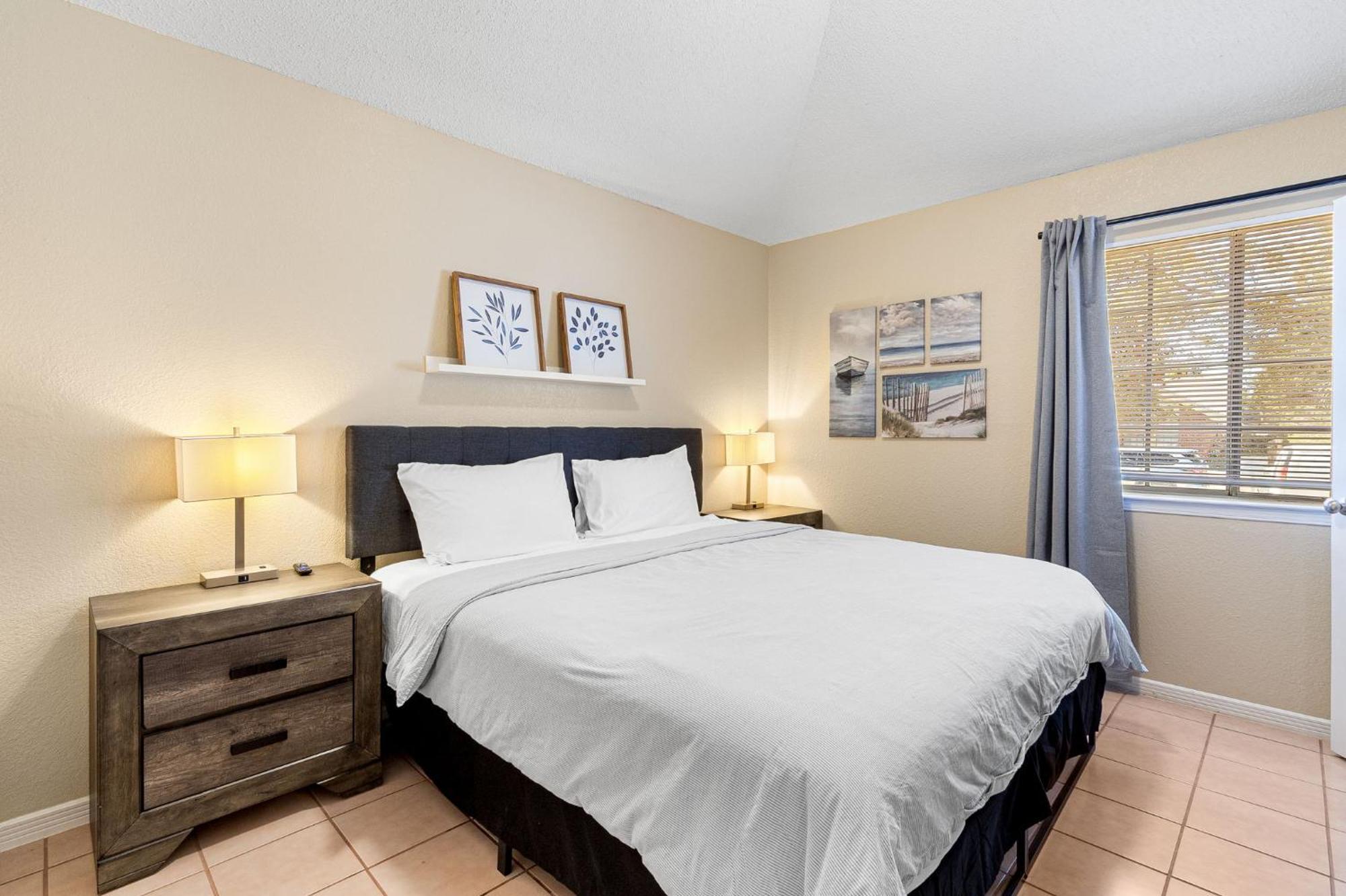Peaceful West: 4br Dusk Haven *