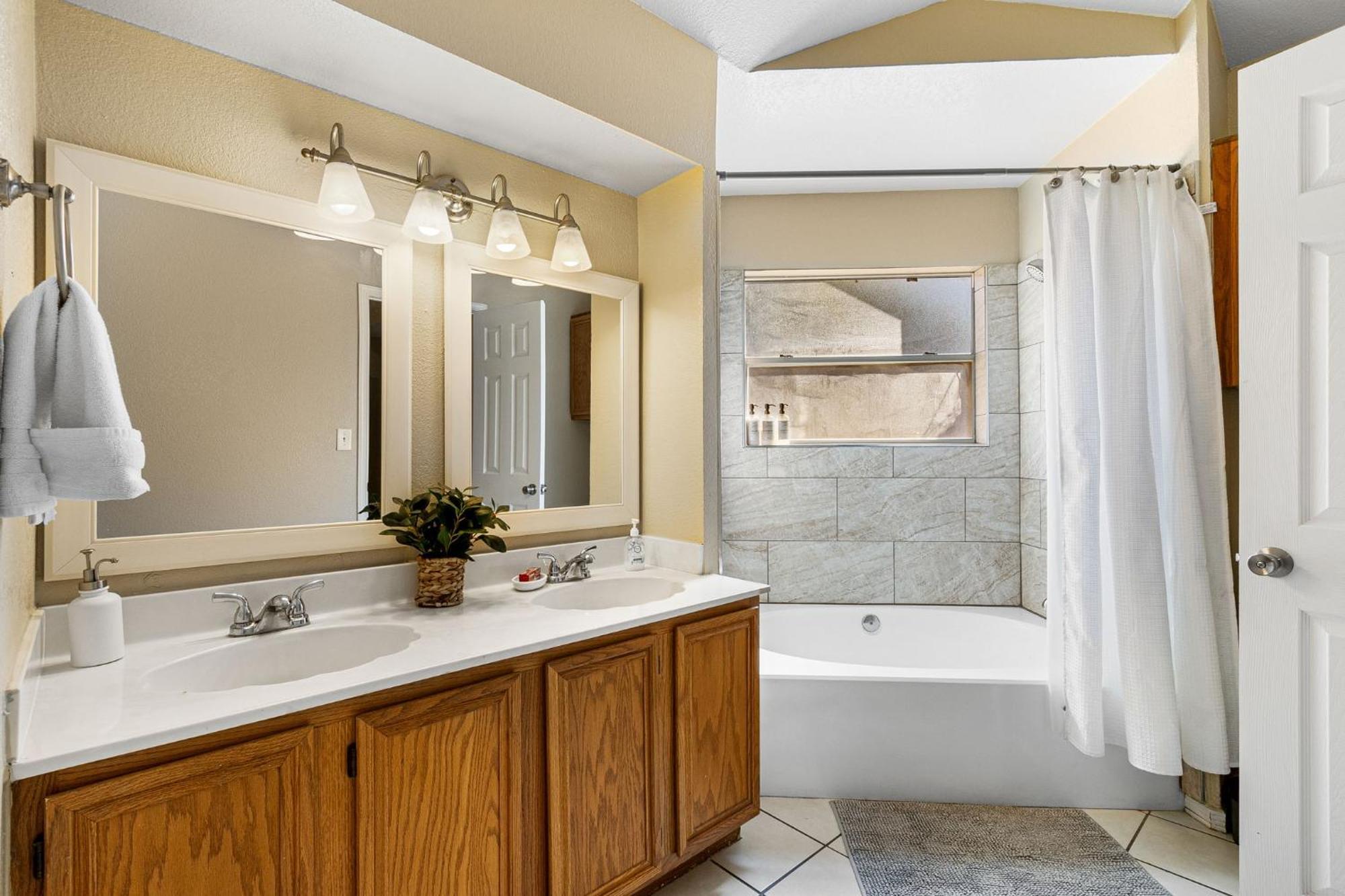 Peaceful West: 4br Dusk Haven * El Paso