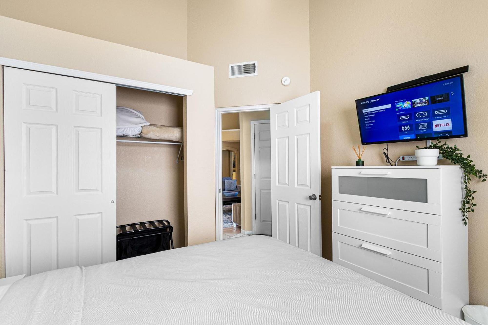 Peaceful West: 4br Dusk Haven Holiday home