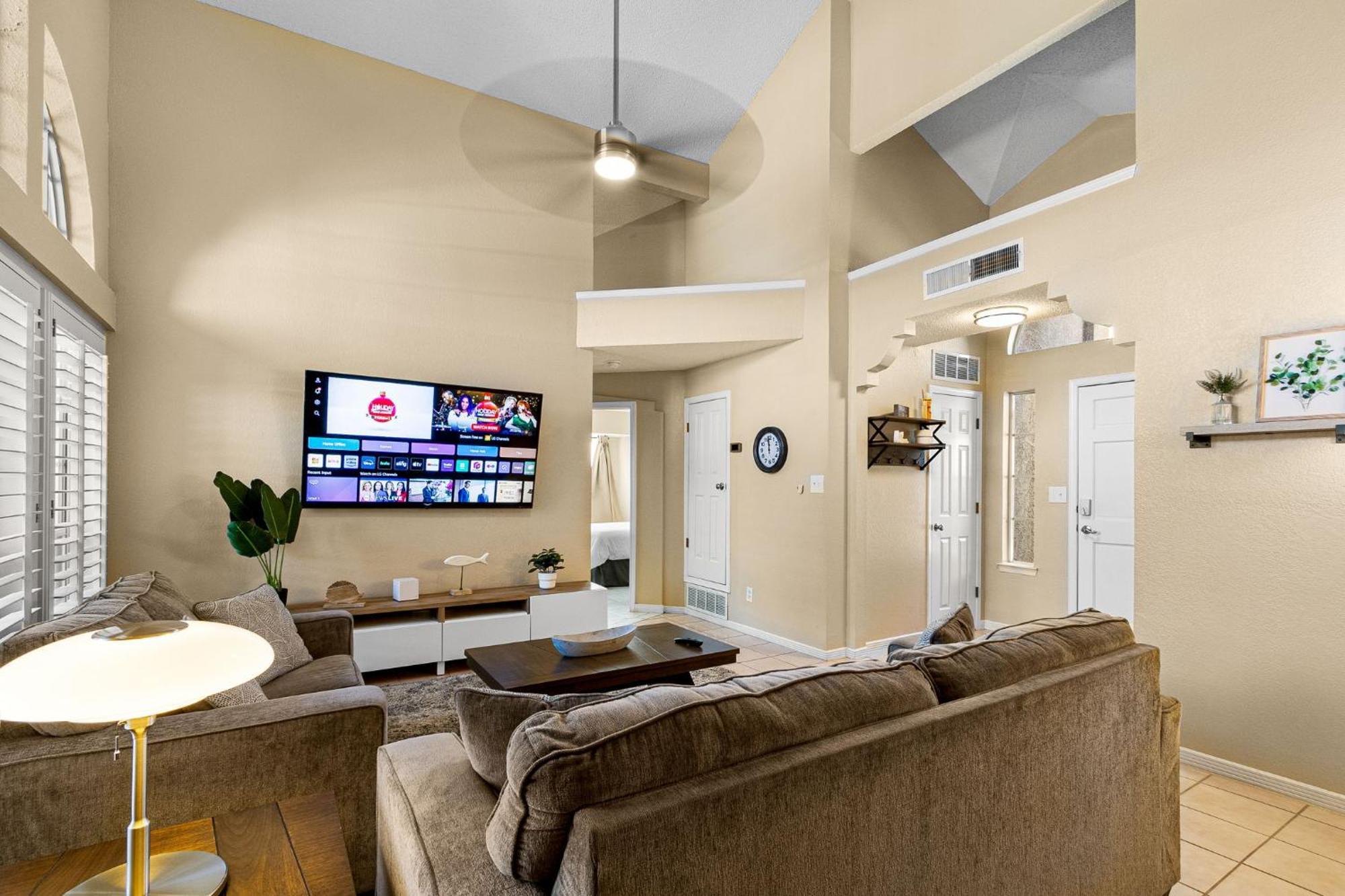 Peaceful West: 4br Dusk Haven